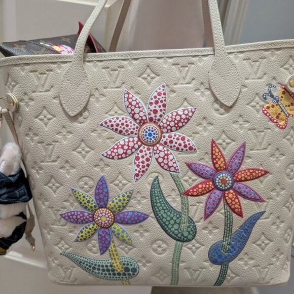 XL FASHION Tote in a Gorgeous and Stunning Cream Genuine Leather with POUCH! - Picture 7 of 14